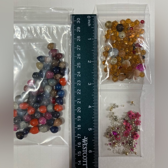 Lot of different types of beads & tassels for craft or jewelry making. - Picture 13 of 13